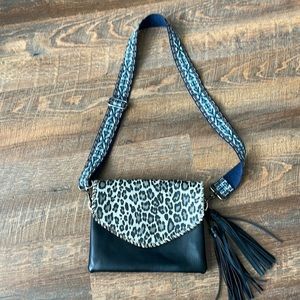 Jen & Co Black Animal Print Crossbody Guitar Style Strap